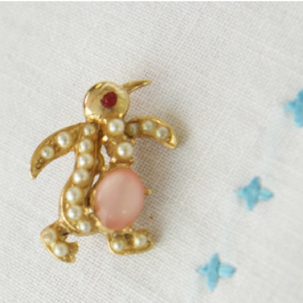 Tiny Vintage Penguin Pin Brooch